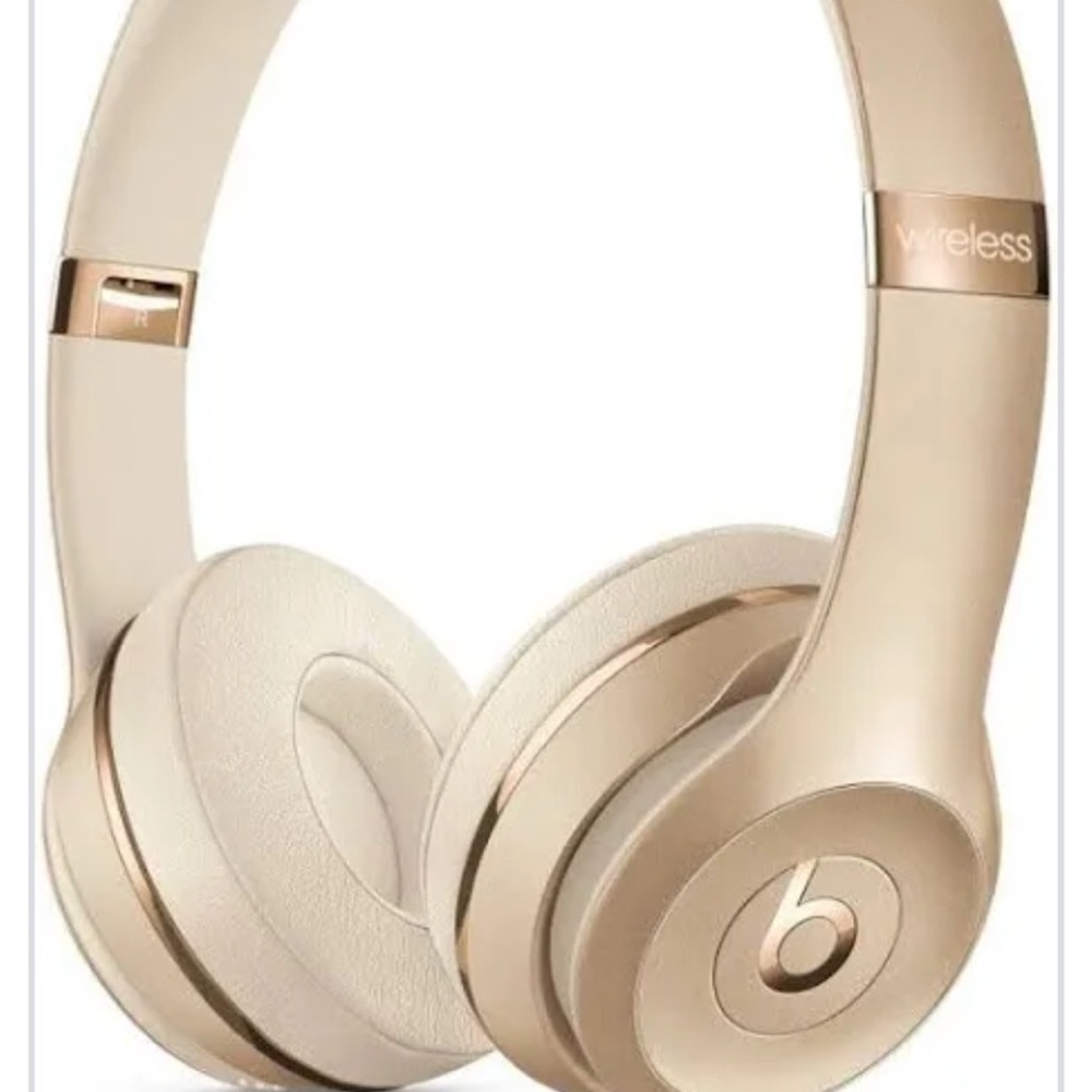BUNDLE: Beats Wireless SOLO 3 Gold Headphones & Case